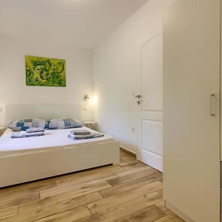 Mit Privatpool Fuer 6 Personen Ca 80 Qm In Valtura, Istrien Suedkueste Von Istrien