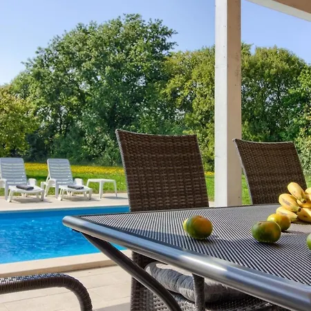 Mit Privatpool Fuer 6 Personen Ca 80 Qm In Valtura, Istrien Suedkueste Von Istrien * Pula