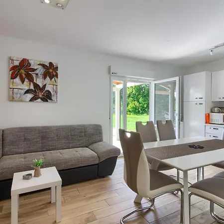 Holiday home Mit Privatpool Fuer 6 Personen Ca 80 Qm In Valtura, Istrien Suedkueste Von Istrien