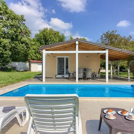 Mit Privatpool Fuer 6 Personen Ca 80 Qm In Valtura, Istrien Suedkueste Von Istrien