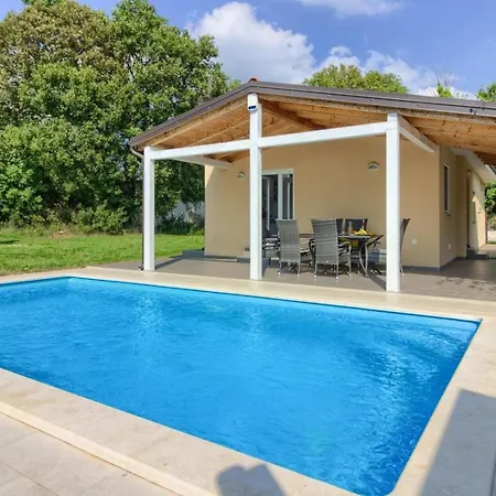Holiday home Mit Privatpool Fuer 6 Personen Ca 80 Qm In Valtura, Istrien Suedkueste Von Istrien Pula