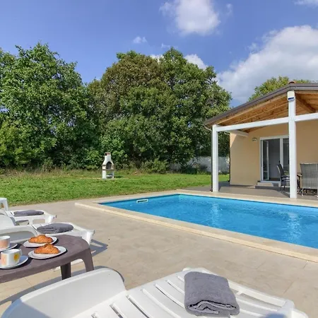 Holiday home Mit Privatpool Fuer 6 Personen Ca 80 Qm In Valtura, Istrien Suedkueste Von Istrien Pula