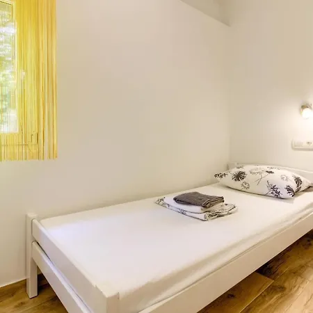 Mit Privatpool Fuer 6 Personen Ca 80 Qm In Valtura, Istrien Suedkueste Von Istrien Holiday home