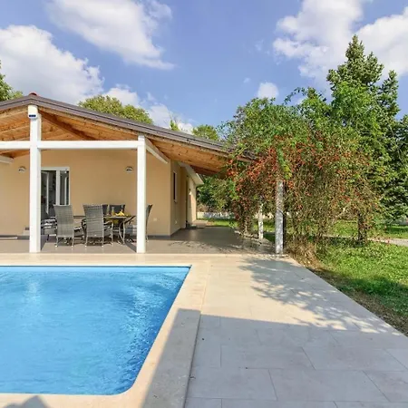 Holiday home Mit Privatpool Fuer 6 Personen Ca 80 Qm In Valtura, Istrien Suedkueste Von Istrien Pula