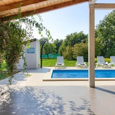 Mit Privatpool Fuer 6 Personen Ca 80 Qm In Valtura, Istrien Suedkueste Von Istrien Pula